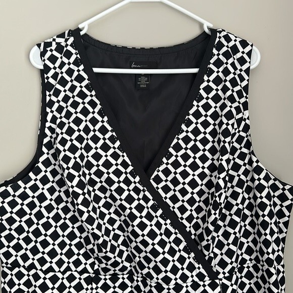 Lane Bryant Women’s Faux Wrap Dress Cotton Sleeveless Black White Geometric 24 - Picture 3 of 12